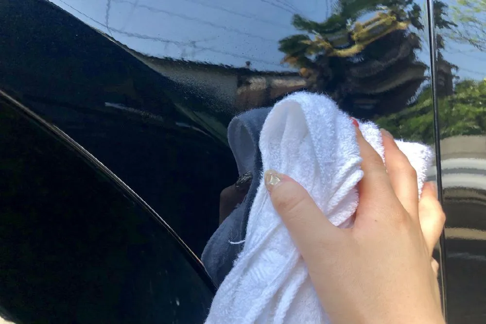 シリコンオフを吹きかけて脱脂