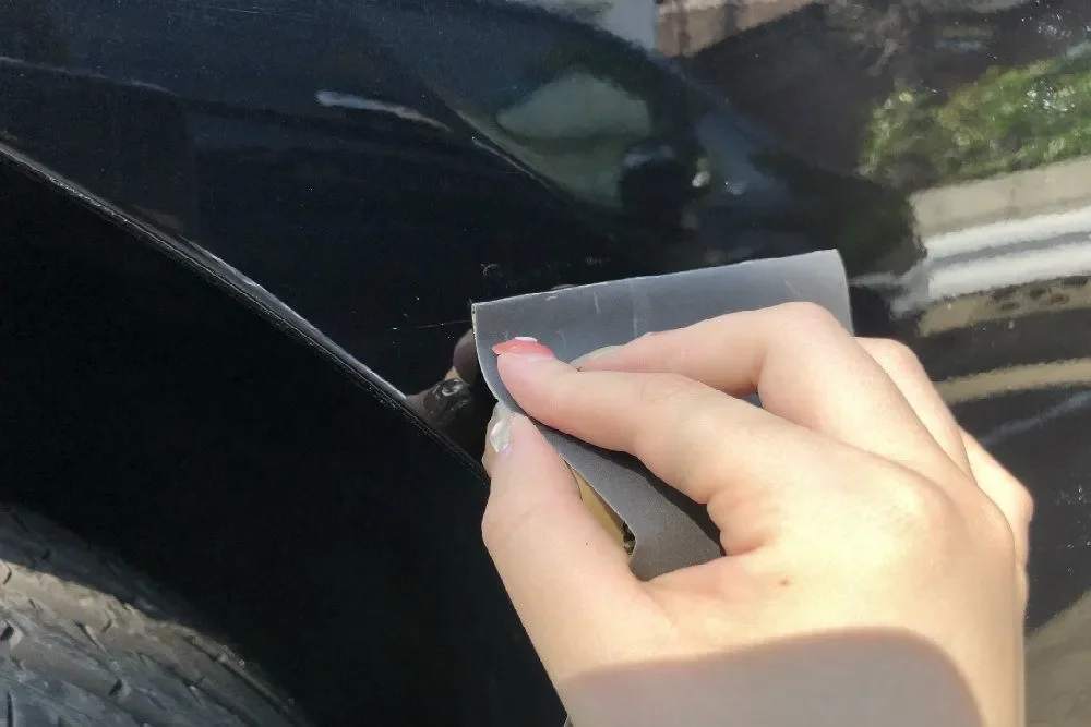 耐水ペーパーで磨く