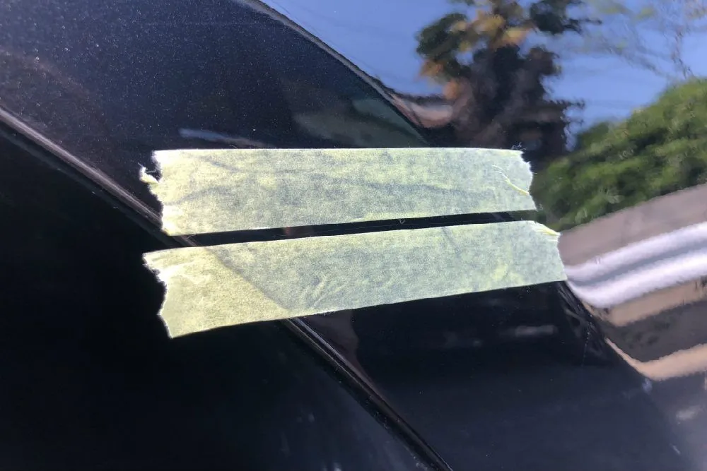 車の傷にマスキングする