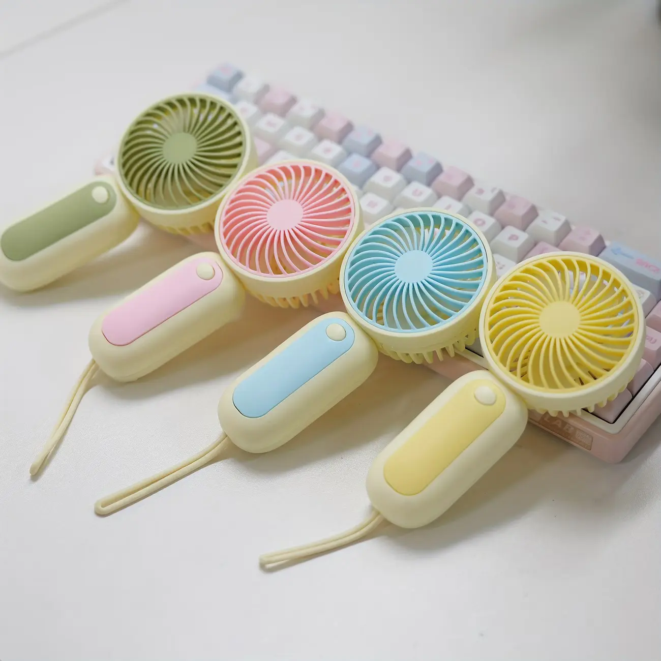 ストラップ付きコンパクト軽量ミニポータブルファン