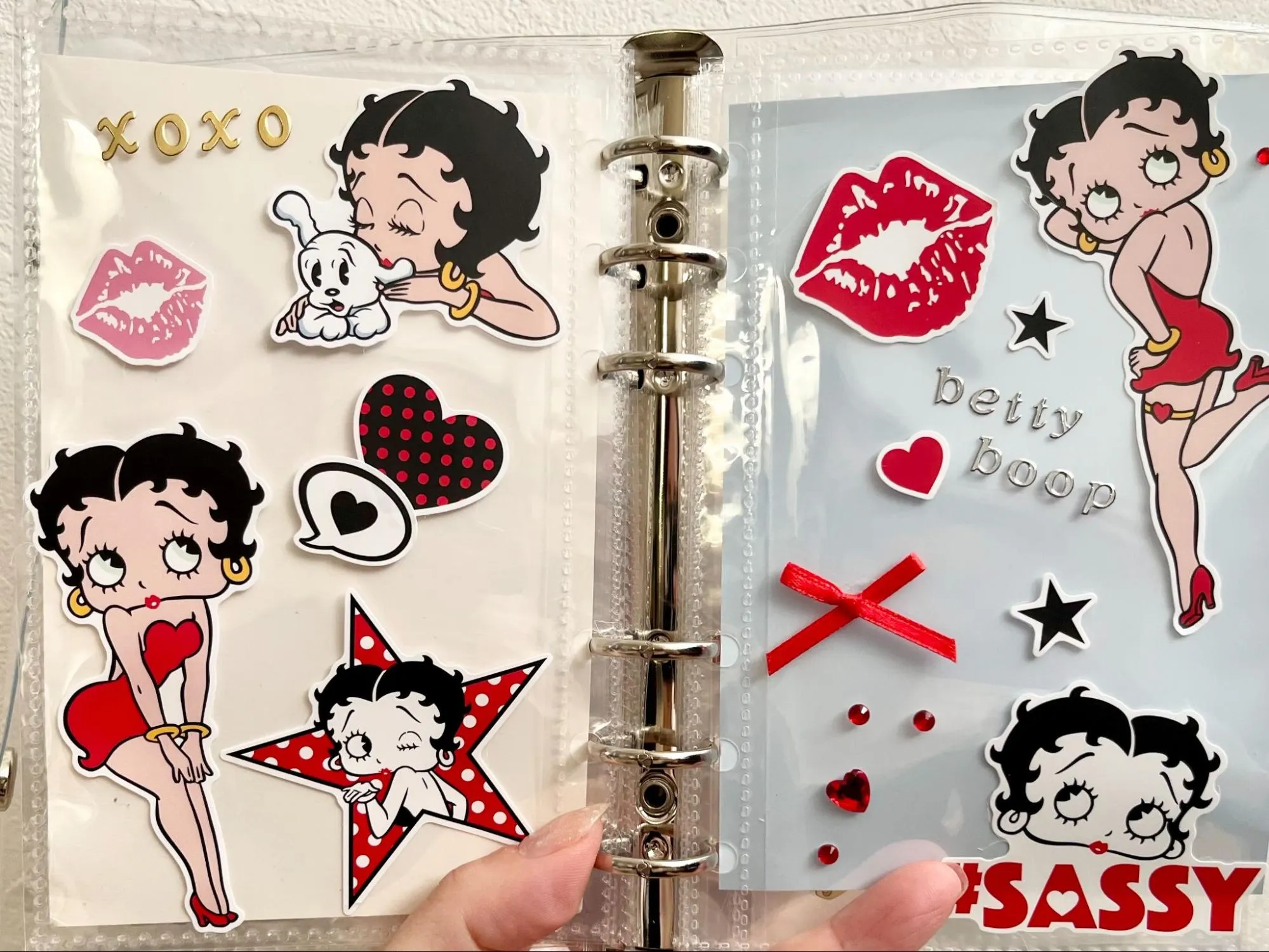 デコレーションしたシール帳の画像