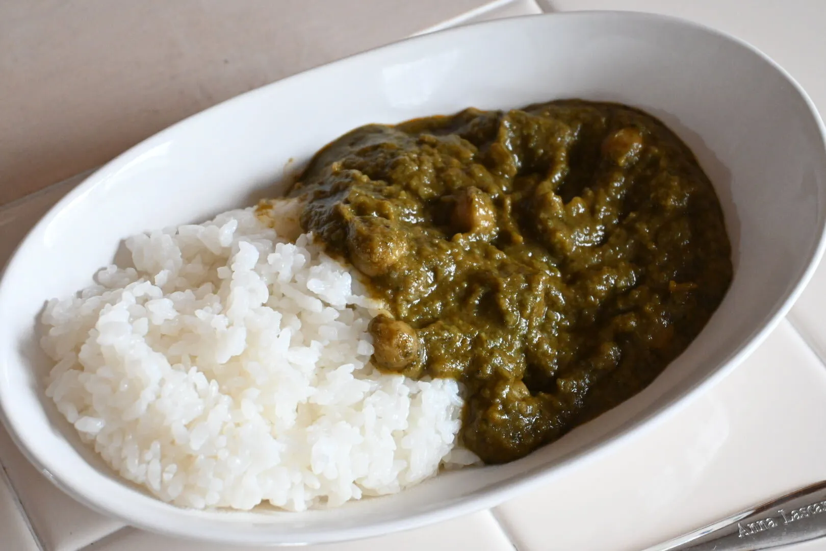 みなさまのお墨付きほうれん草と生クリームのサグダールカレー