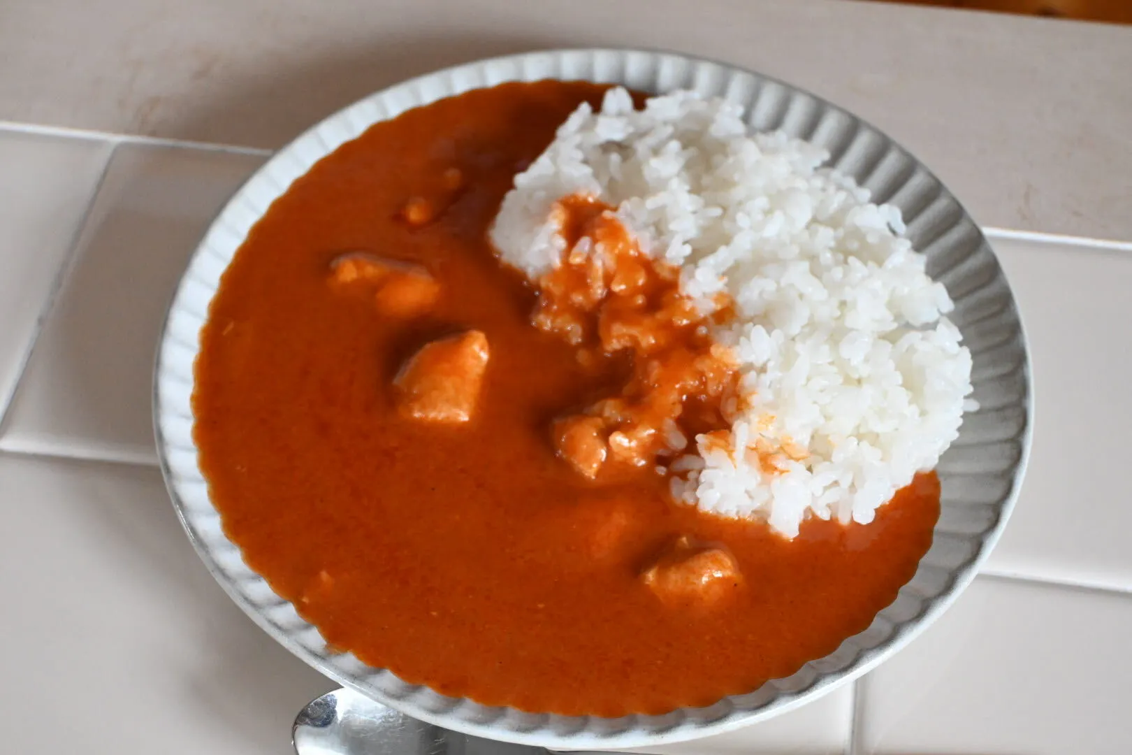 みなさまのお墨付き完熟トマトとバターのコクバターチキンカレー