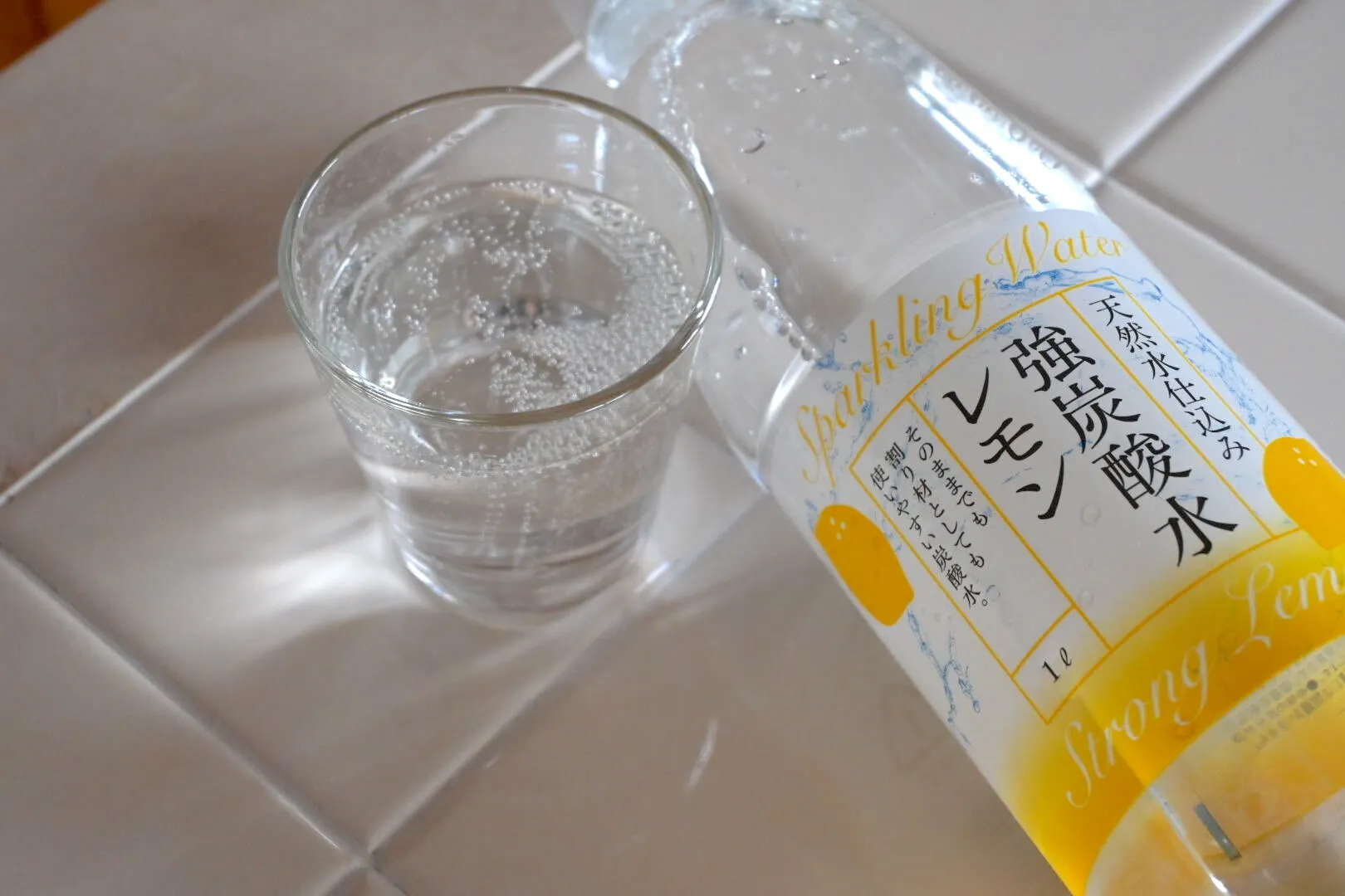 天然水仕込み強炭酸レモン