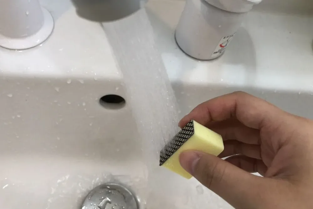 クリーナーを濡らす