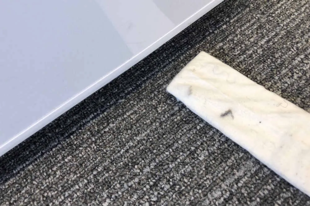 冷蔵庫下のゴミが取れる