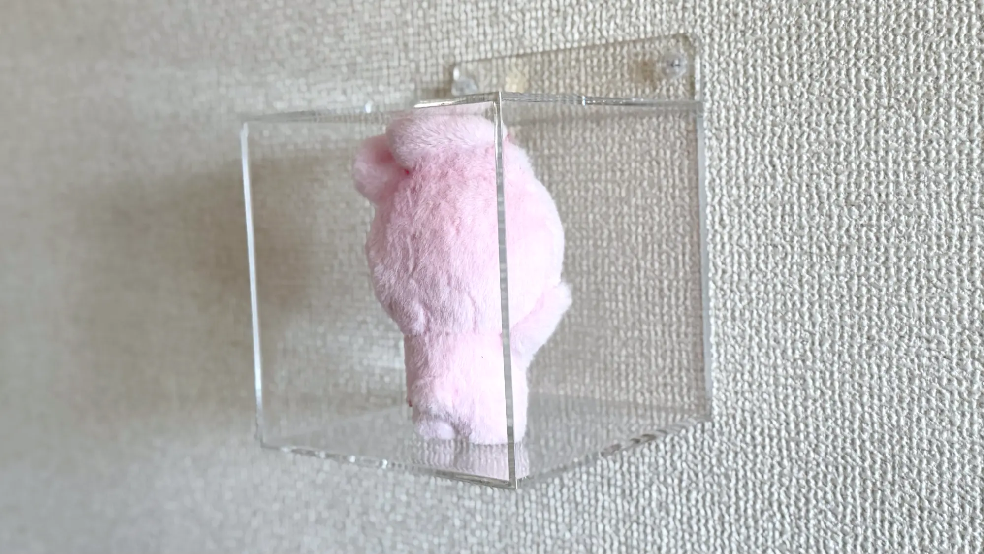 無印良品推し活グッズ壁に付けられるアクリルディスプレイボックス型