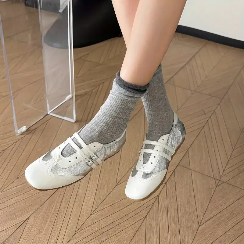 バレエスニーカー