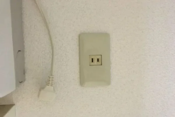 エアコン電源プラグ