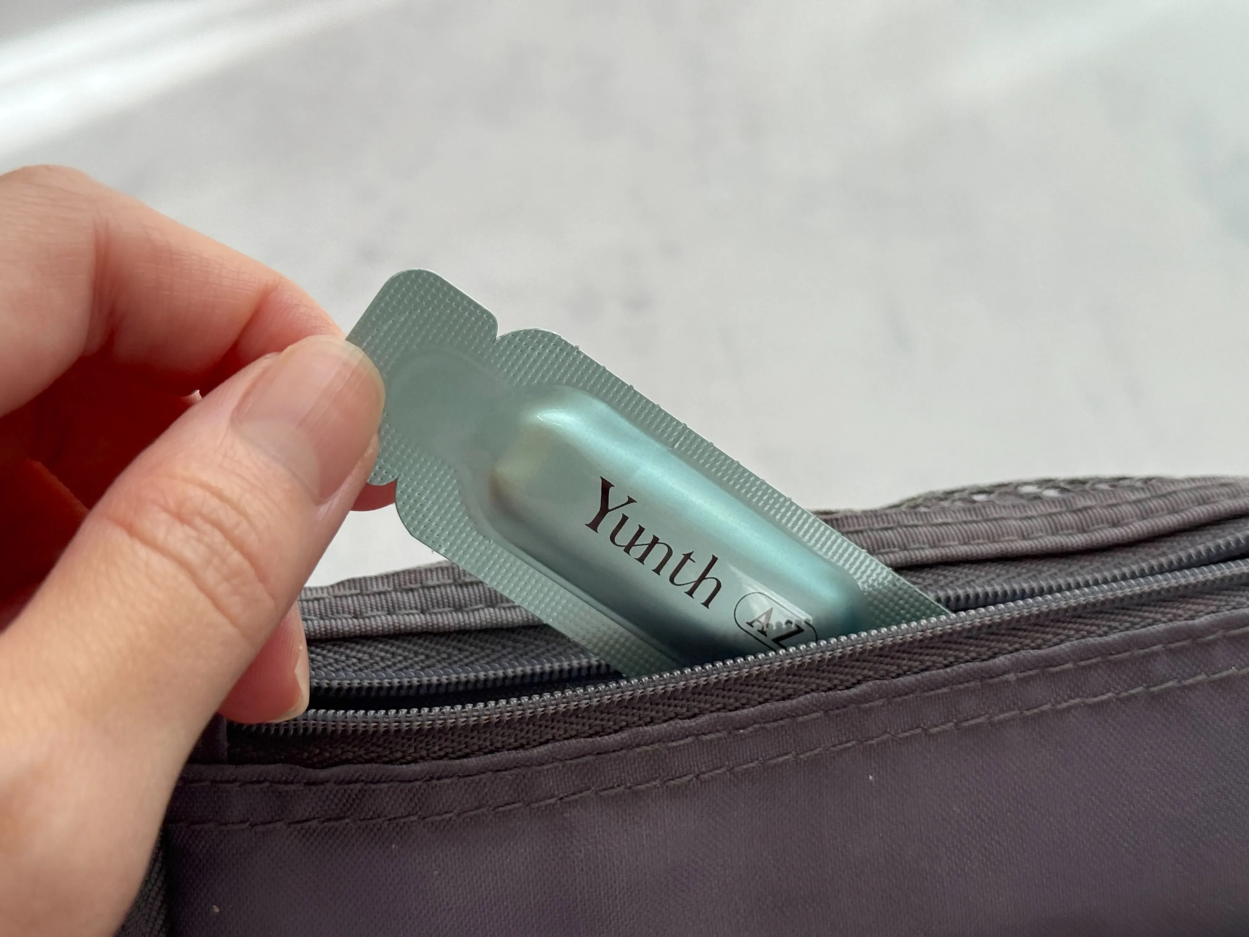 ユンス生AZ美容液の持ち運びやすさ