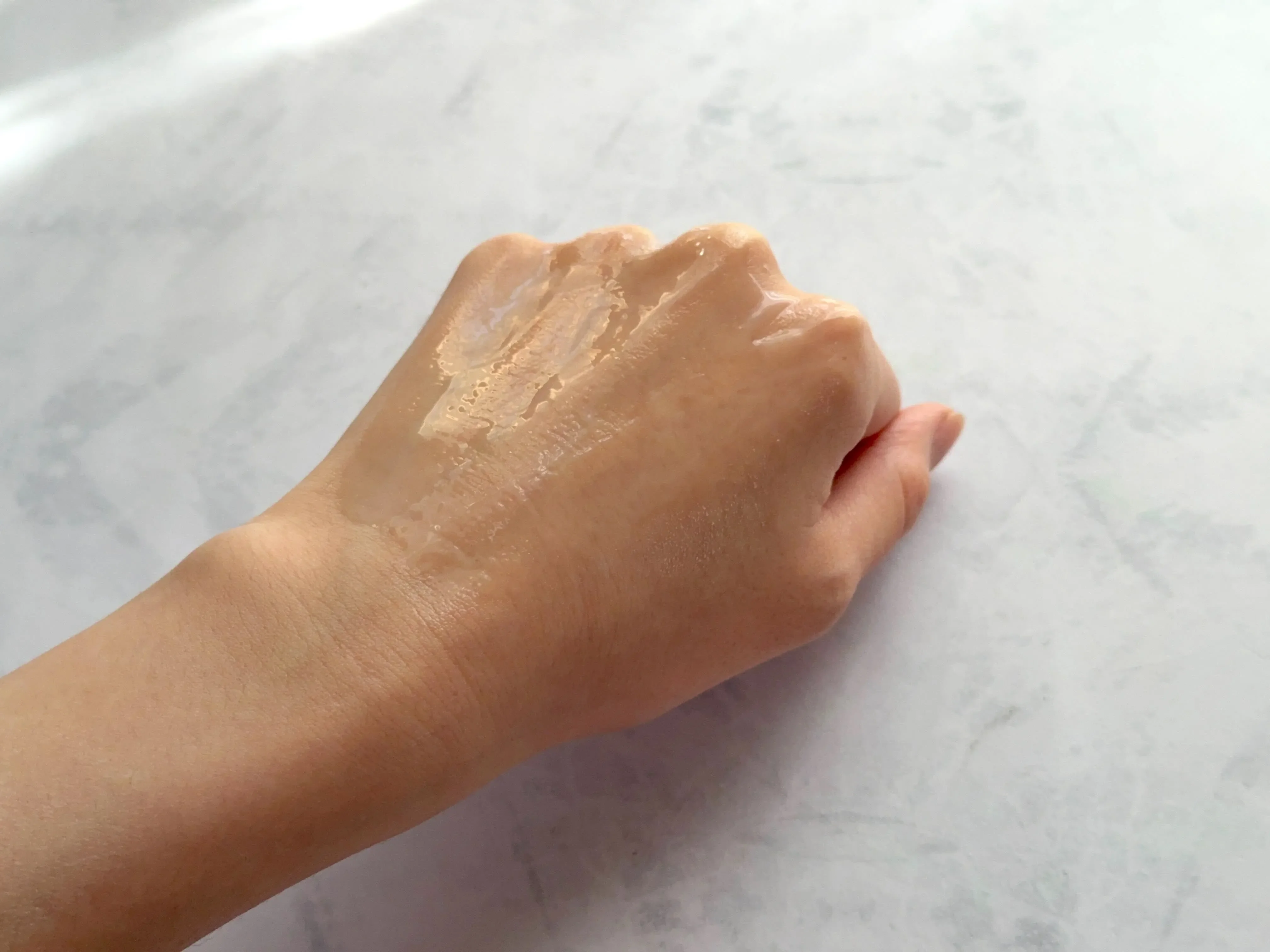 ユンス生AZ美容液のテクスチャー