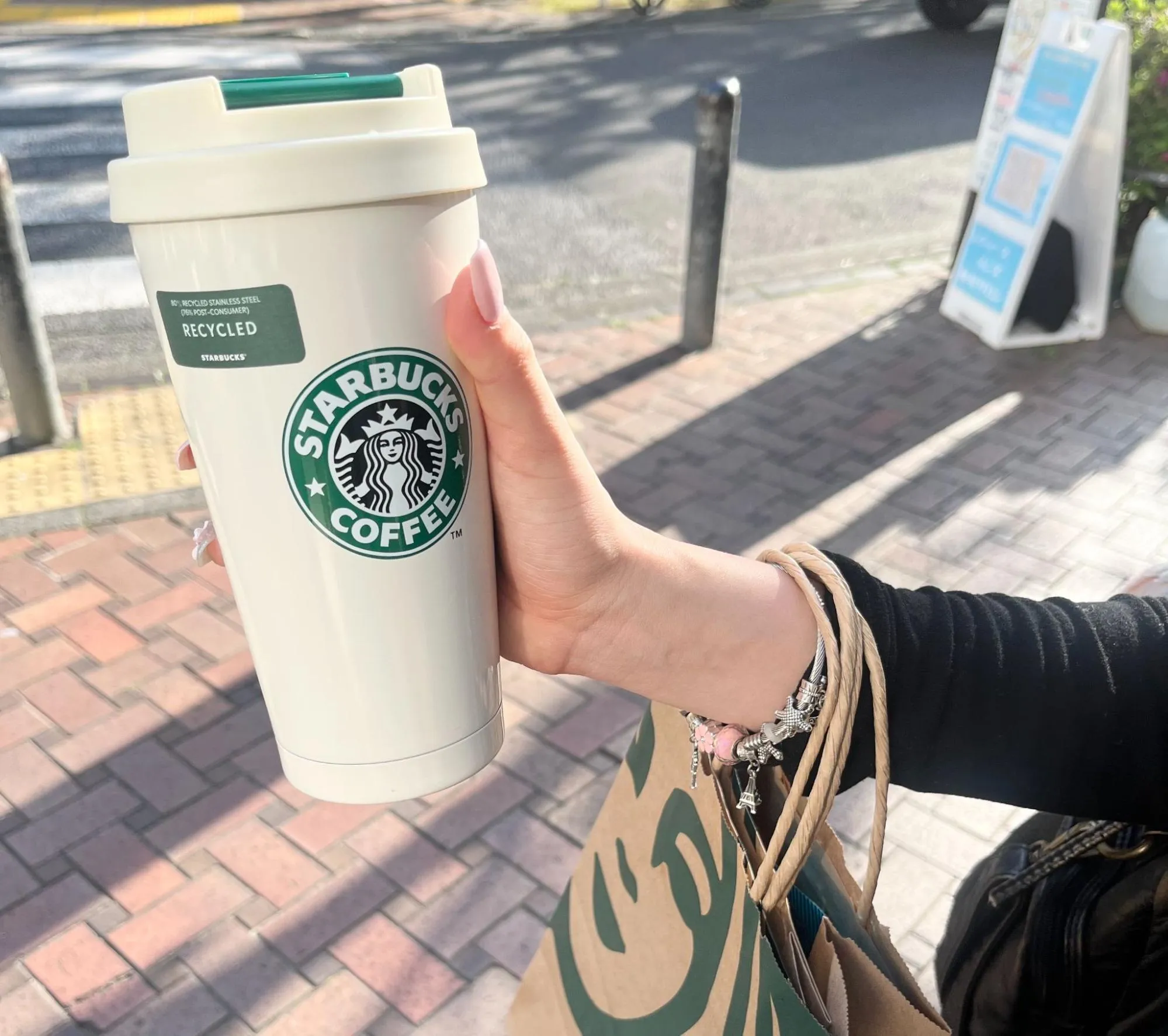 スタバのタンブラーの画像