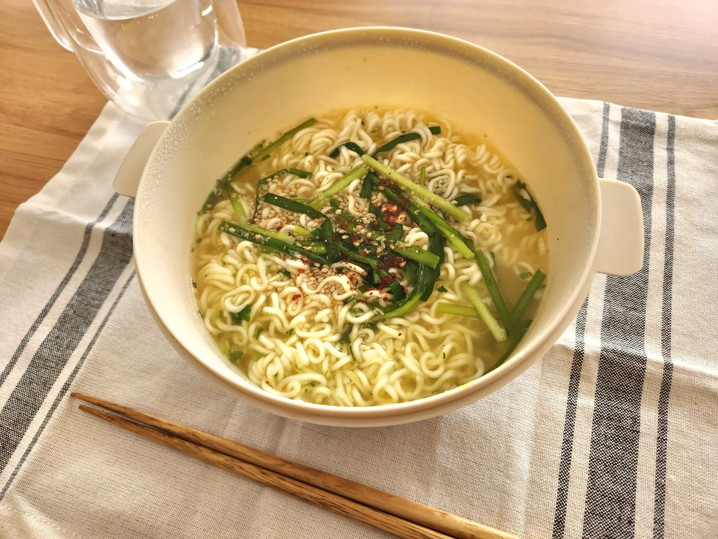 ラーメン盛り付け