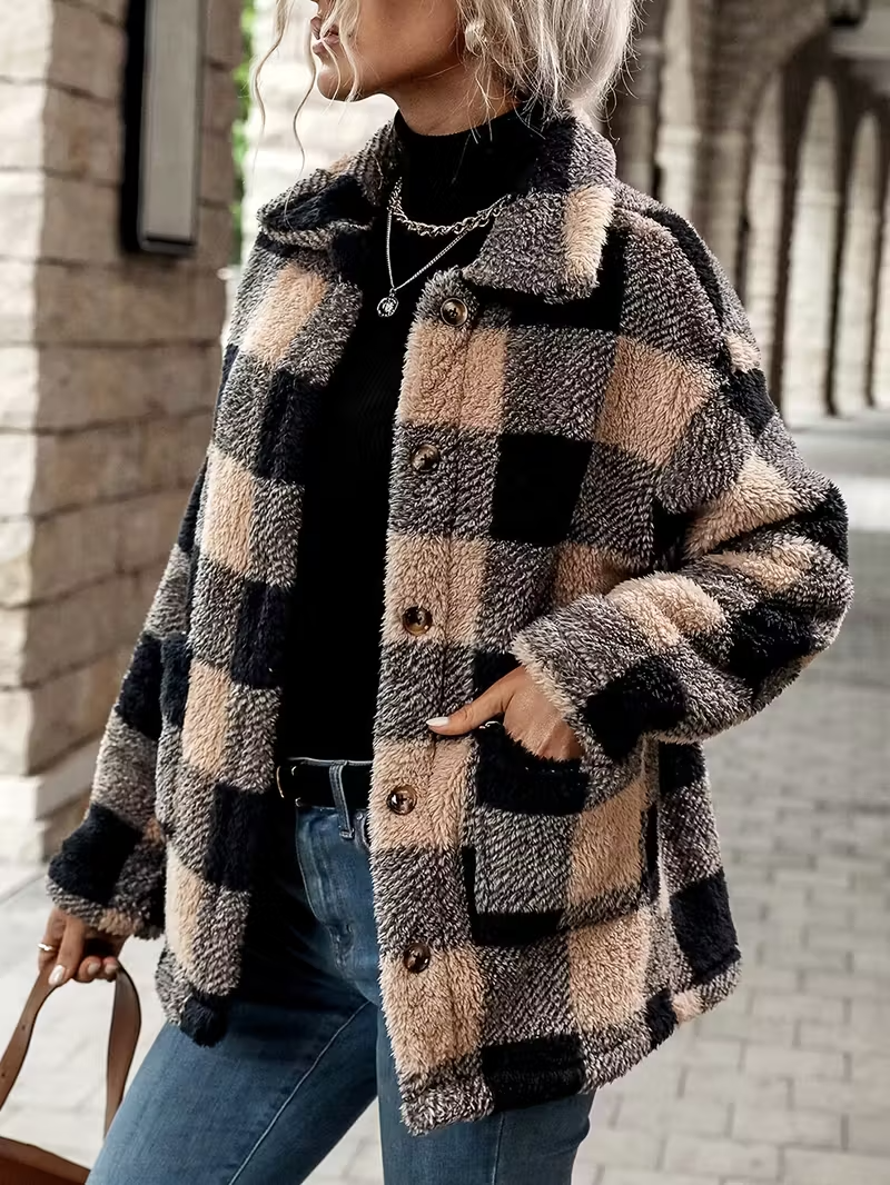 ダブルポケット付きチェック柄フェイクファーコート
