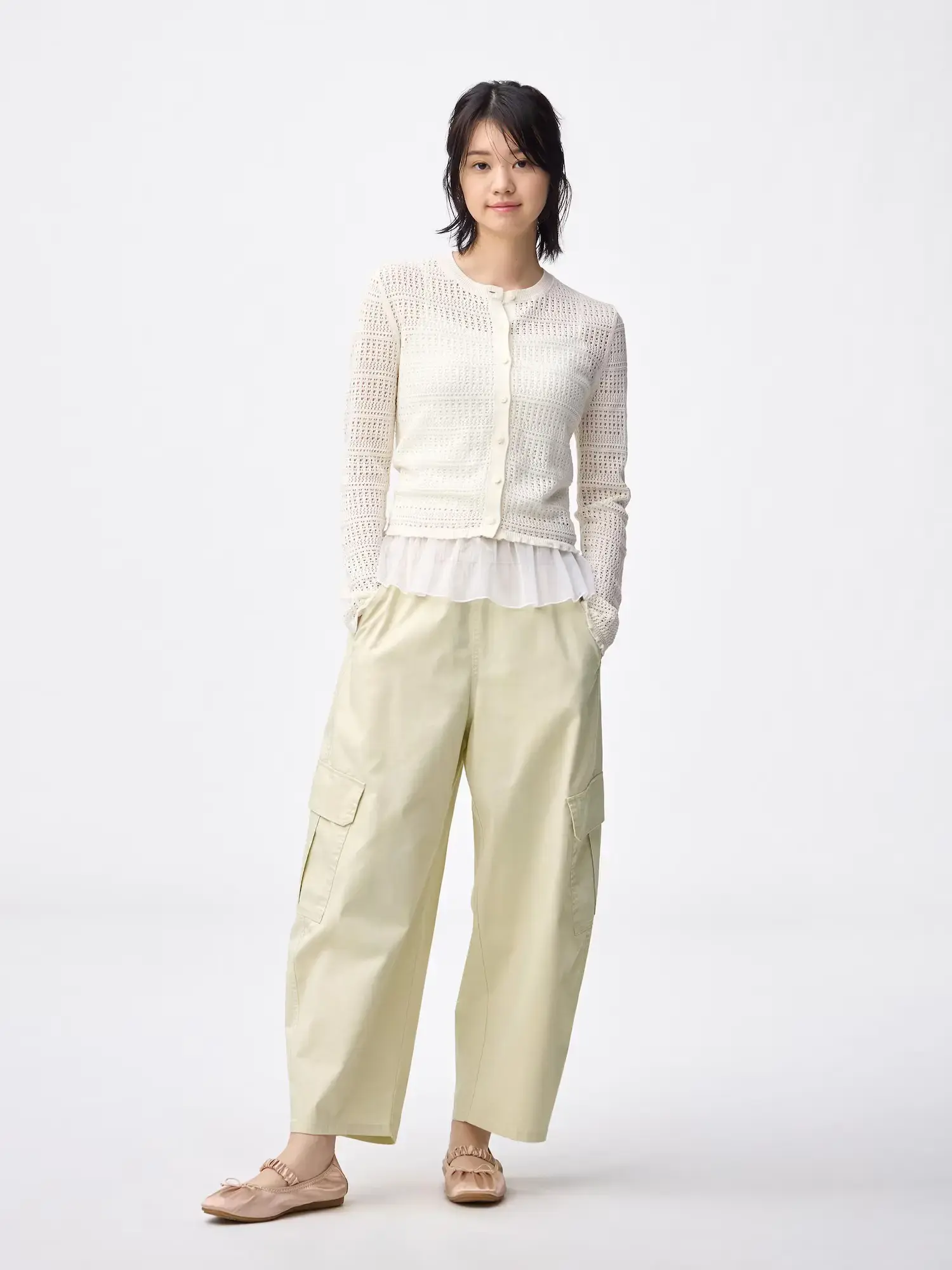 GUカーゴバレルアンクルパンツクリーム