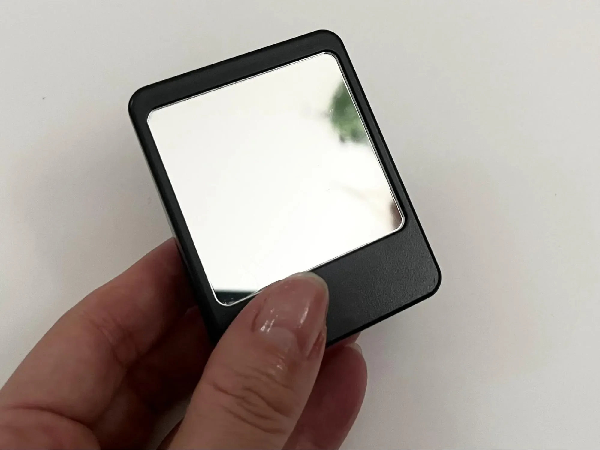 ダイソーのクリップミラー（拡大鏡）