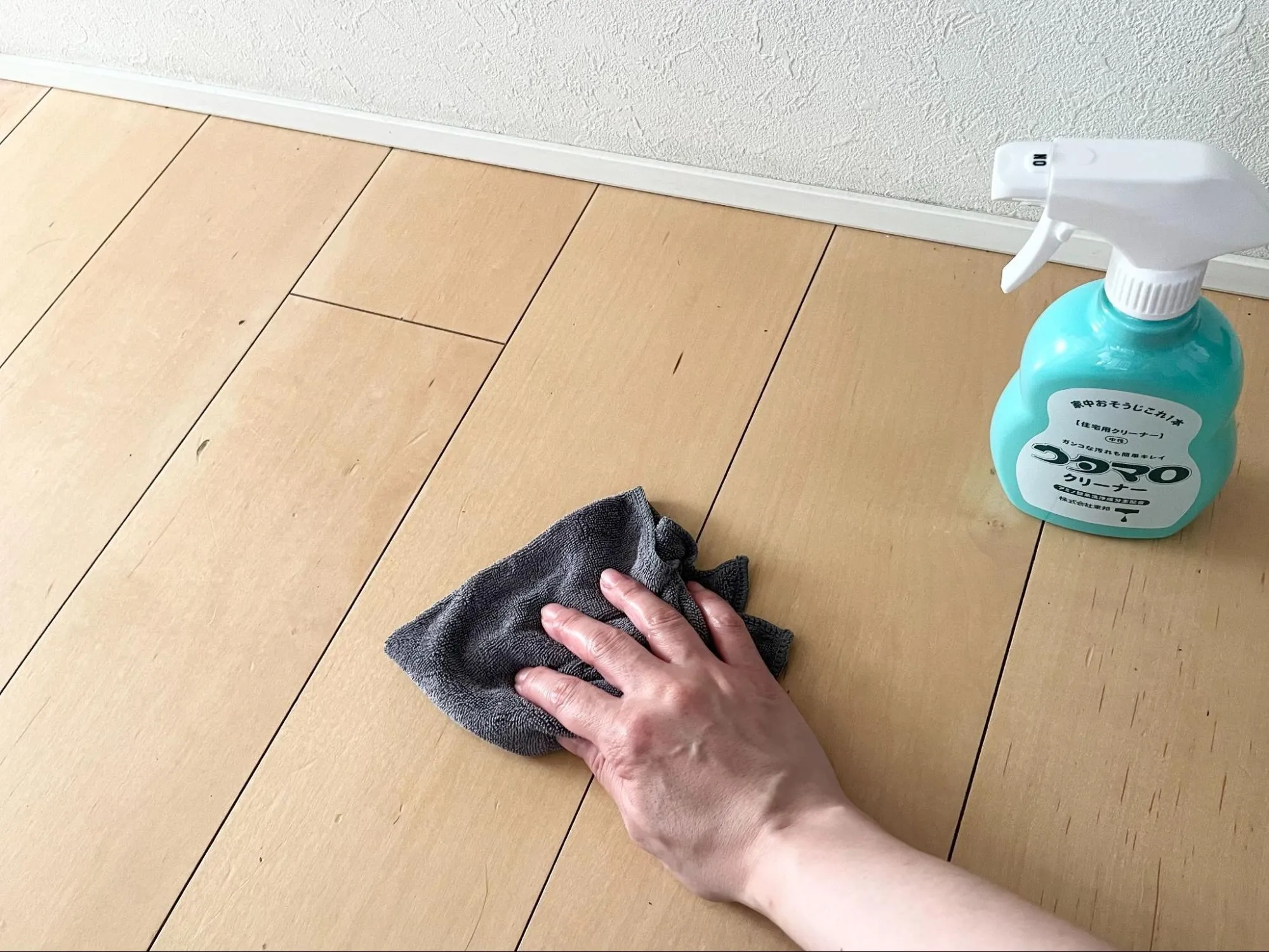 ウタマロを使用して掃除している画像