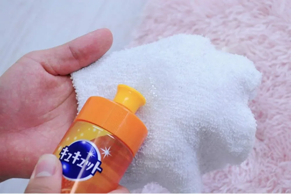 洗剤をつける