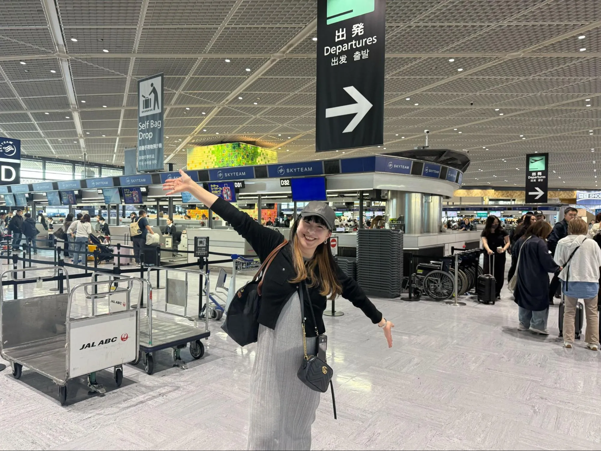 成田国際空港出発ロビー