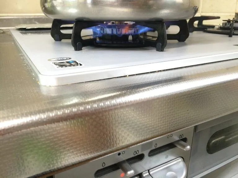中火で煮ます