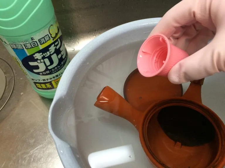 漂白剤を入れます