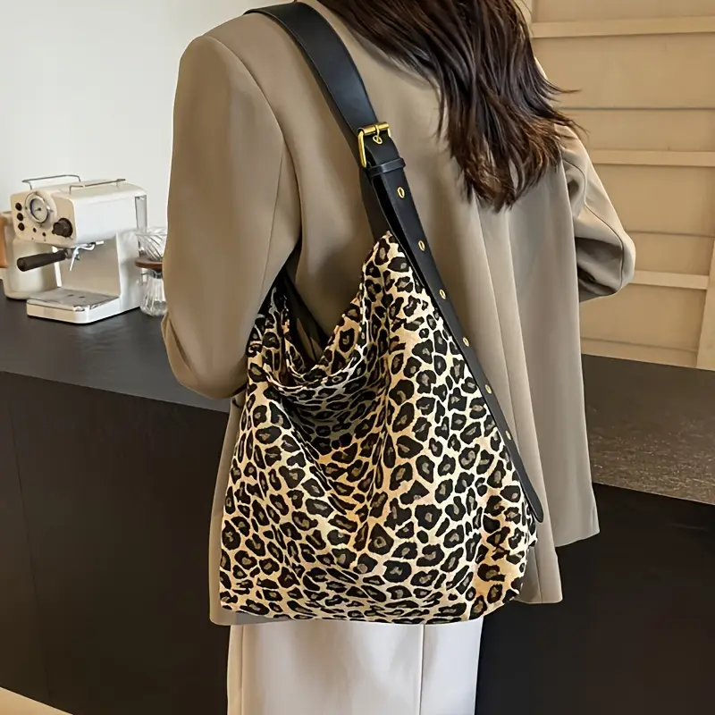 レオパード柄クロスボディバッグ