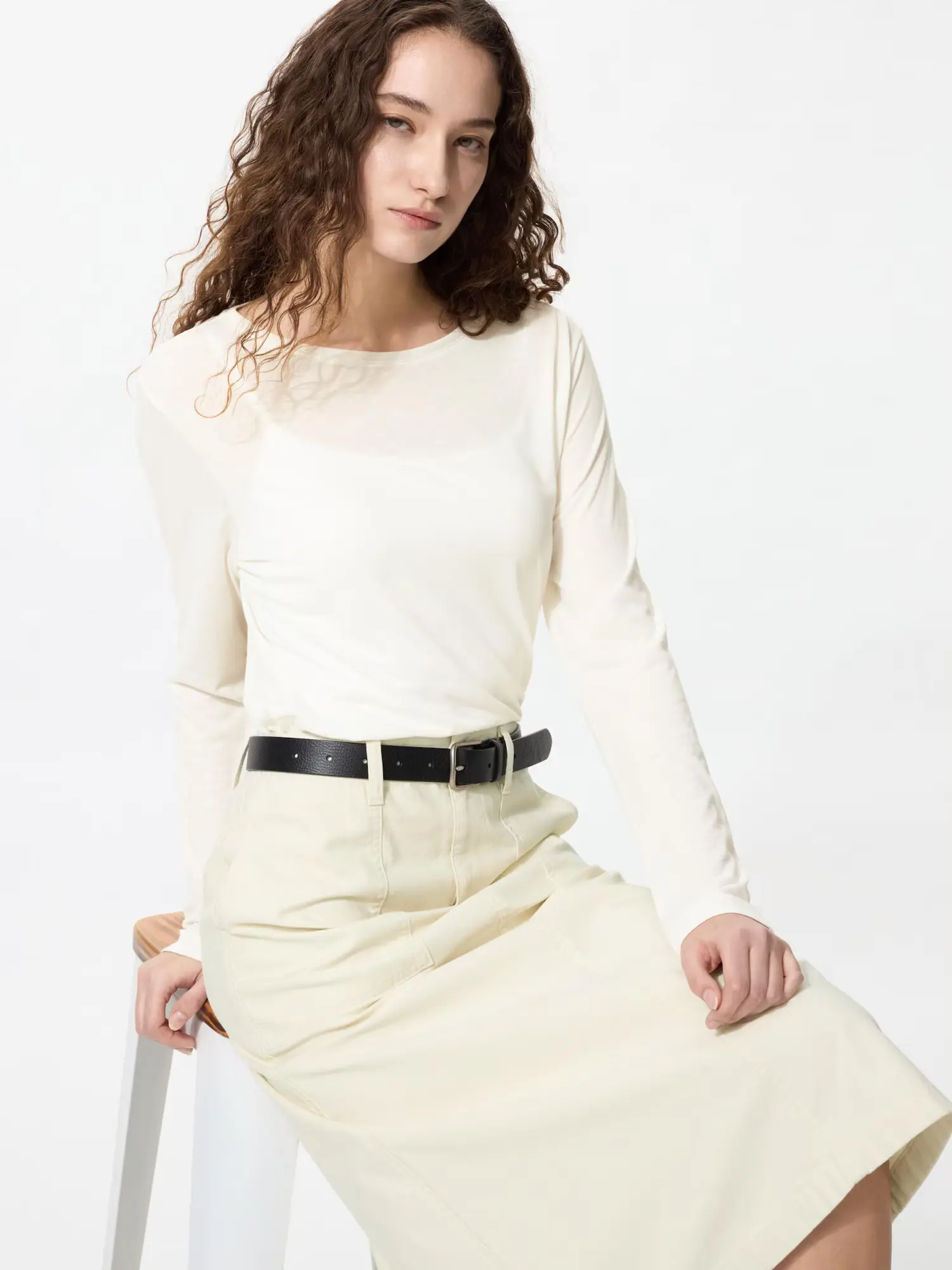 ユニクロシアーTオフホワイト