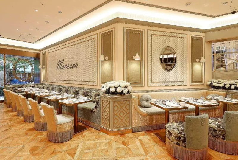 ラデュレ日比谷店