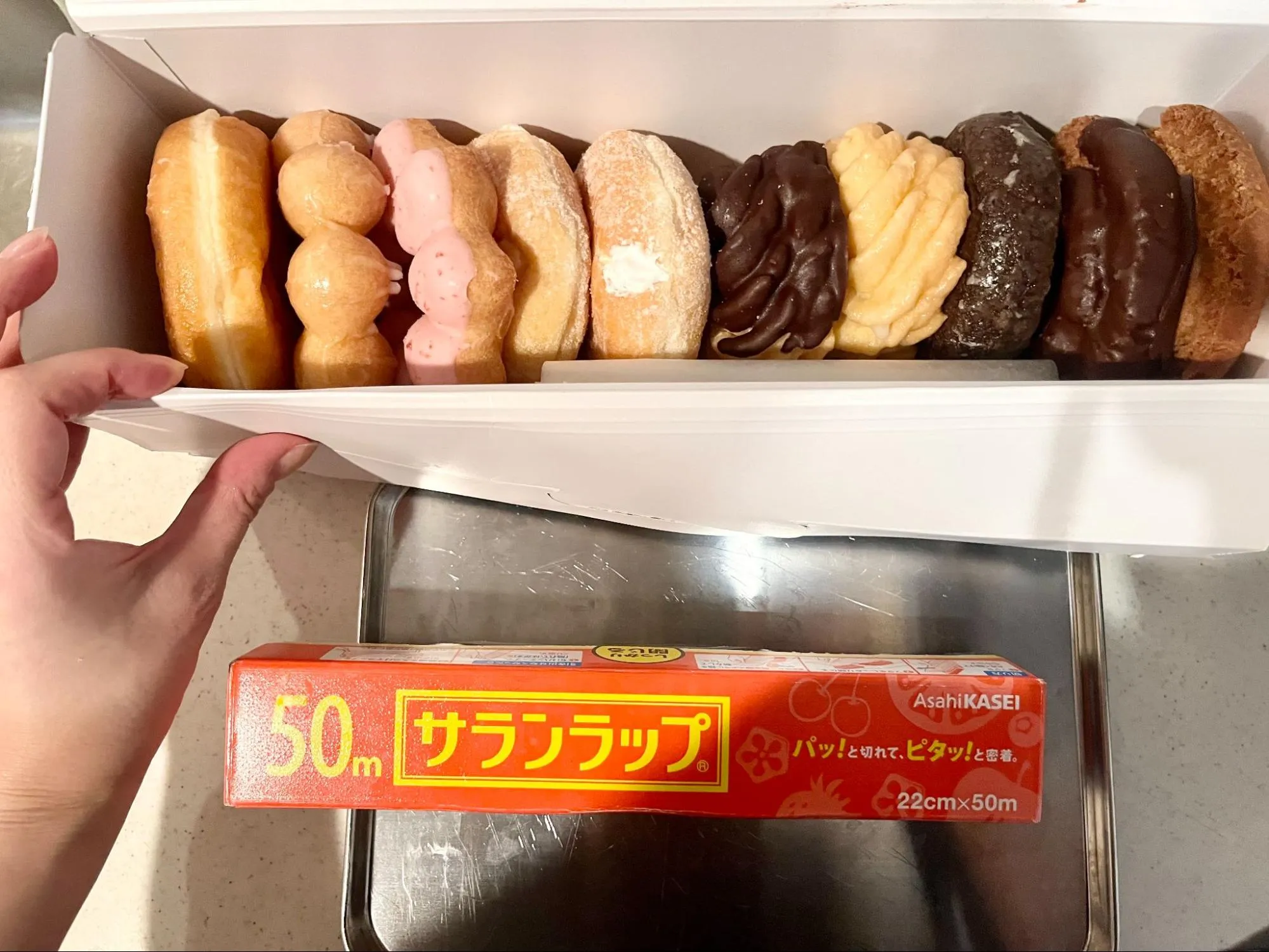 ドーナツを冷凍保存する様子