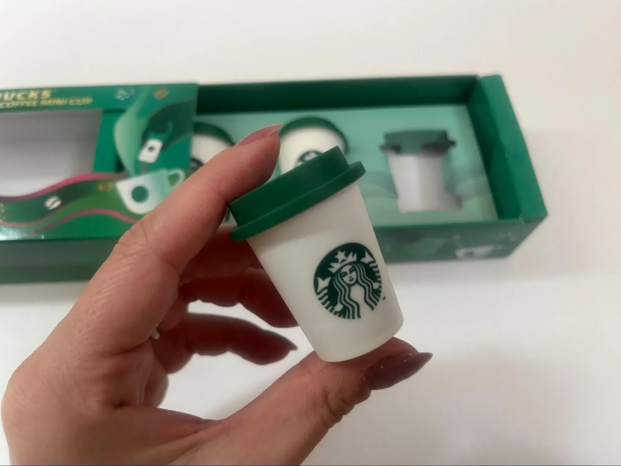 スターバックス® プレミアム ソリュブル コーヒー ミニカップの画像