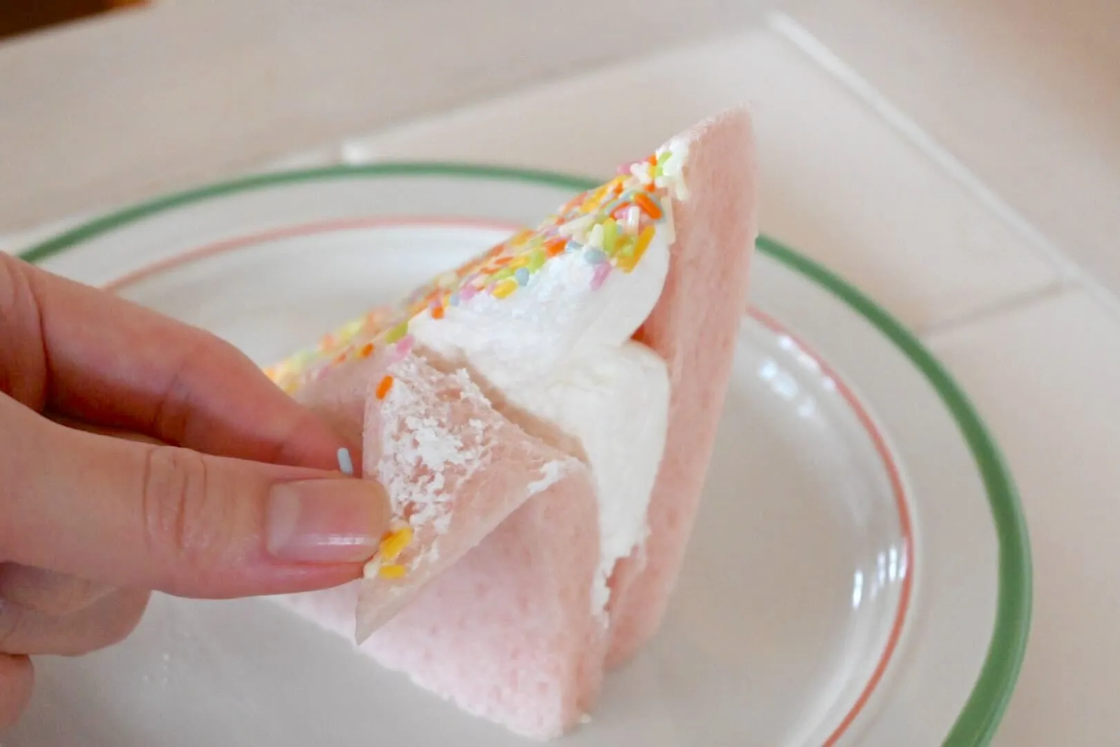 セブンイレブンよくばりサンドカラーチョコ&ホイップ