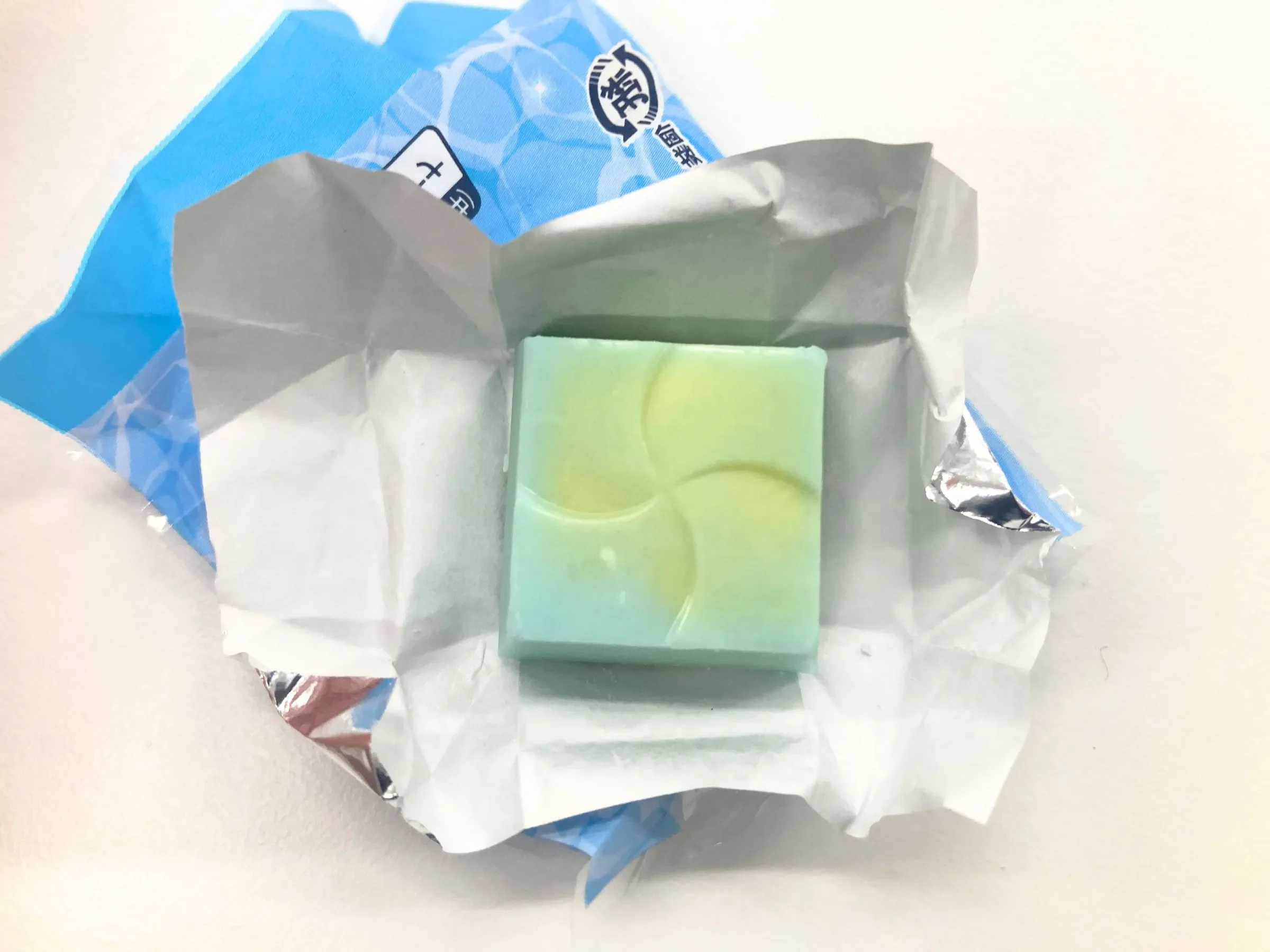 チロルチョコ