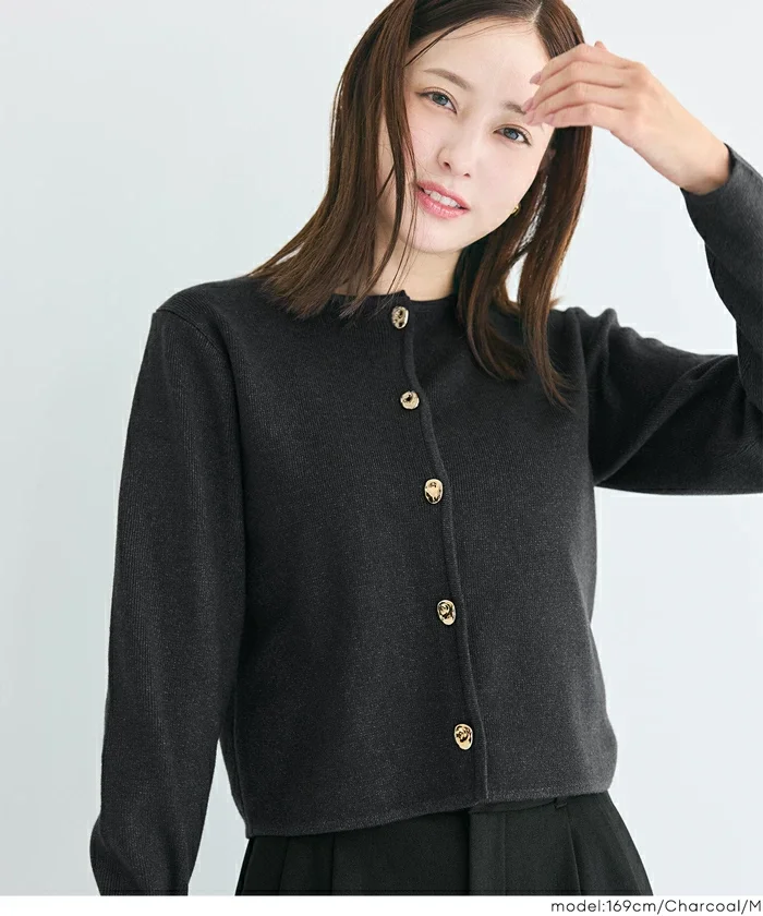 金ボタンニットカーディガン