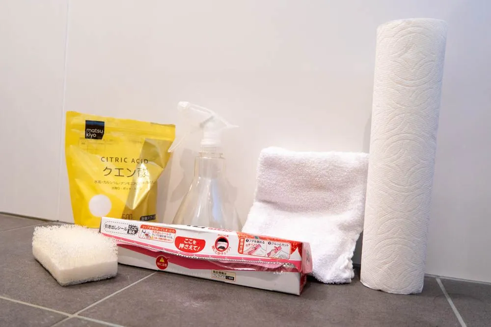 お風呂の白い汚れを落とす道具