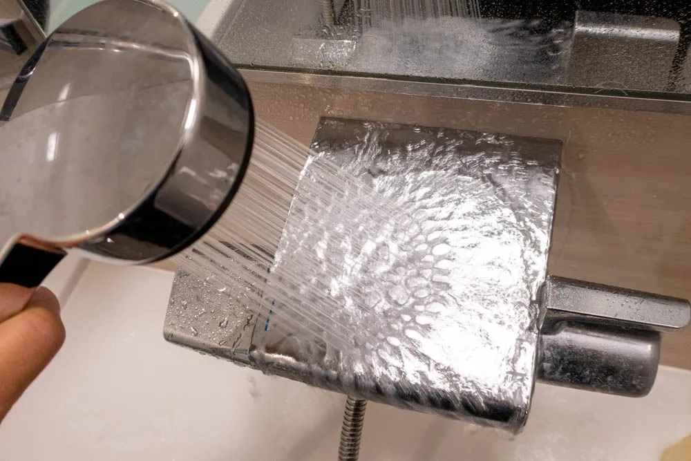 浴室の水垢掃除