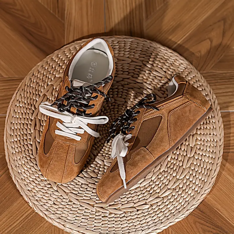 レトロレースアップスニーカー