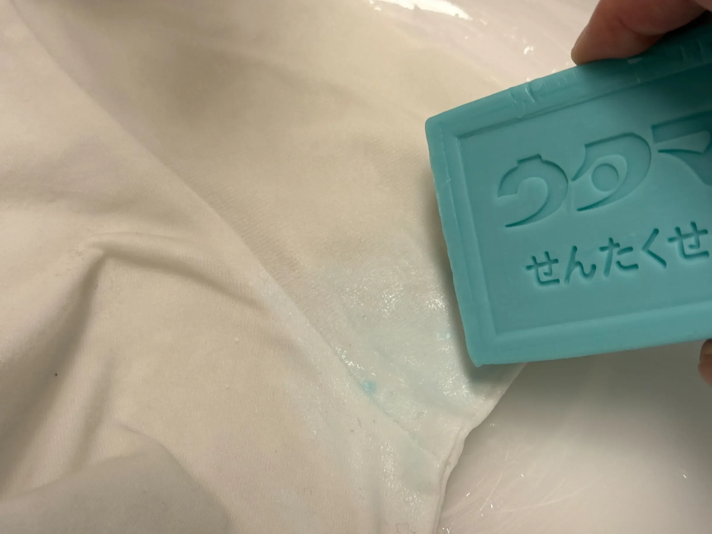 ウタマロでTシャツの黄ばみを取る