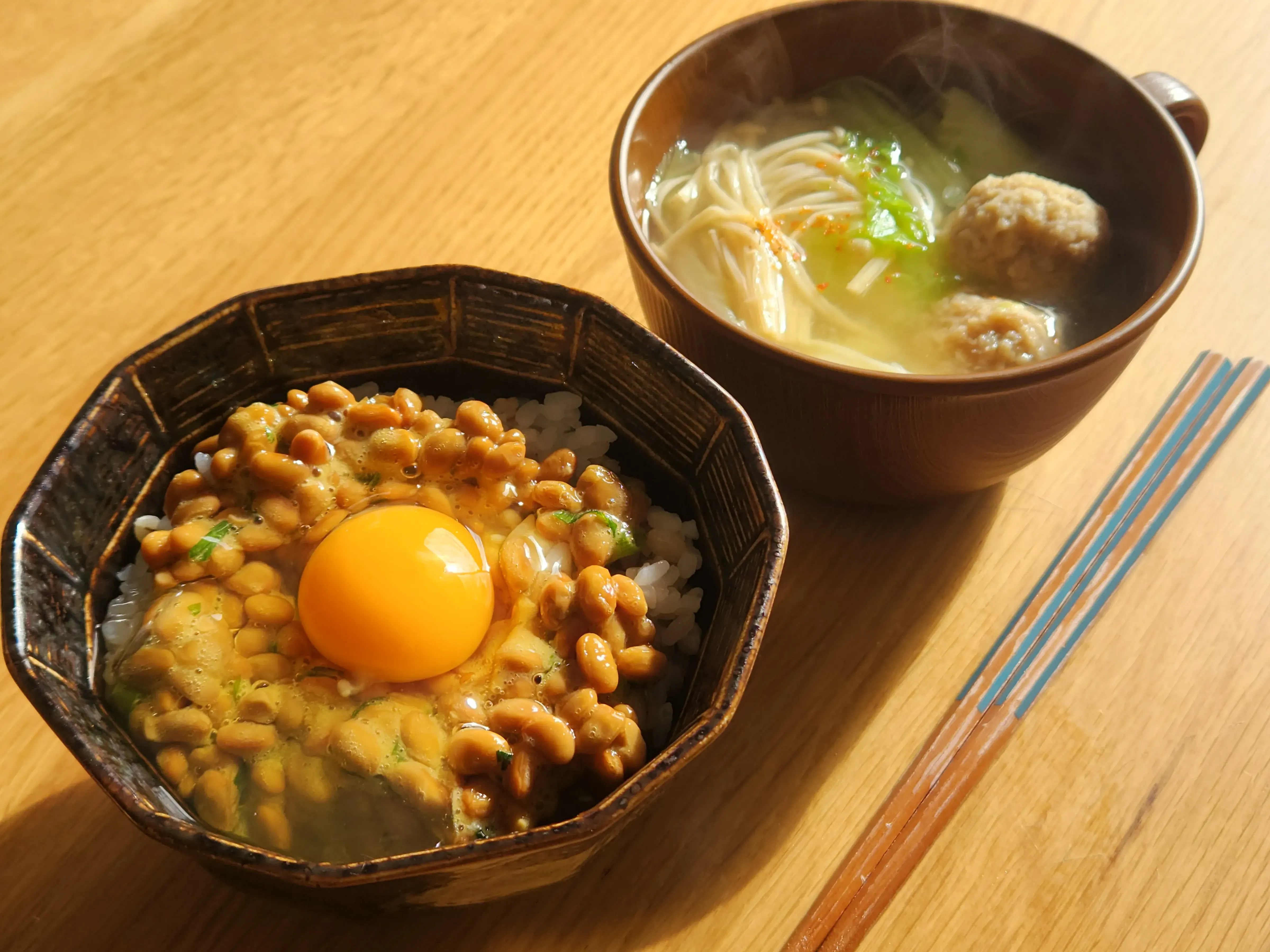 納豆ごはんと味噌汁