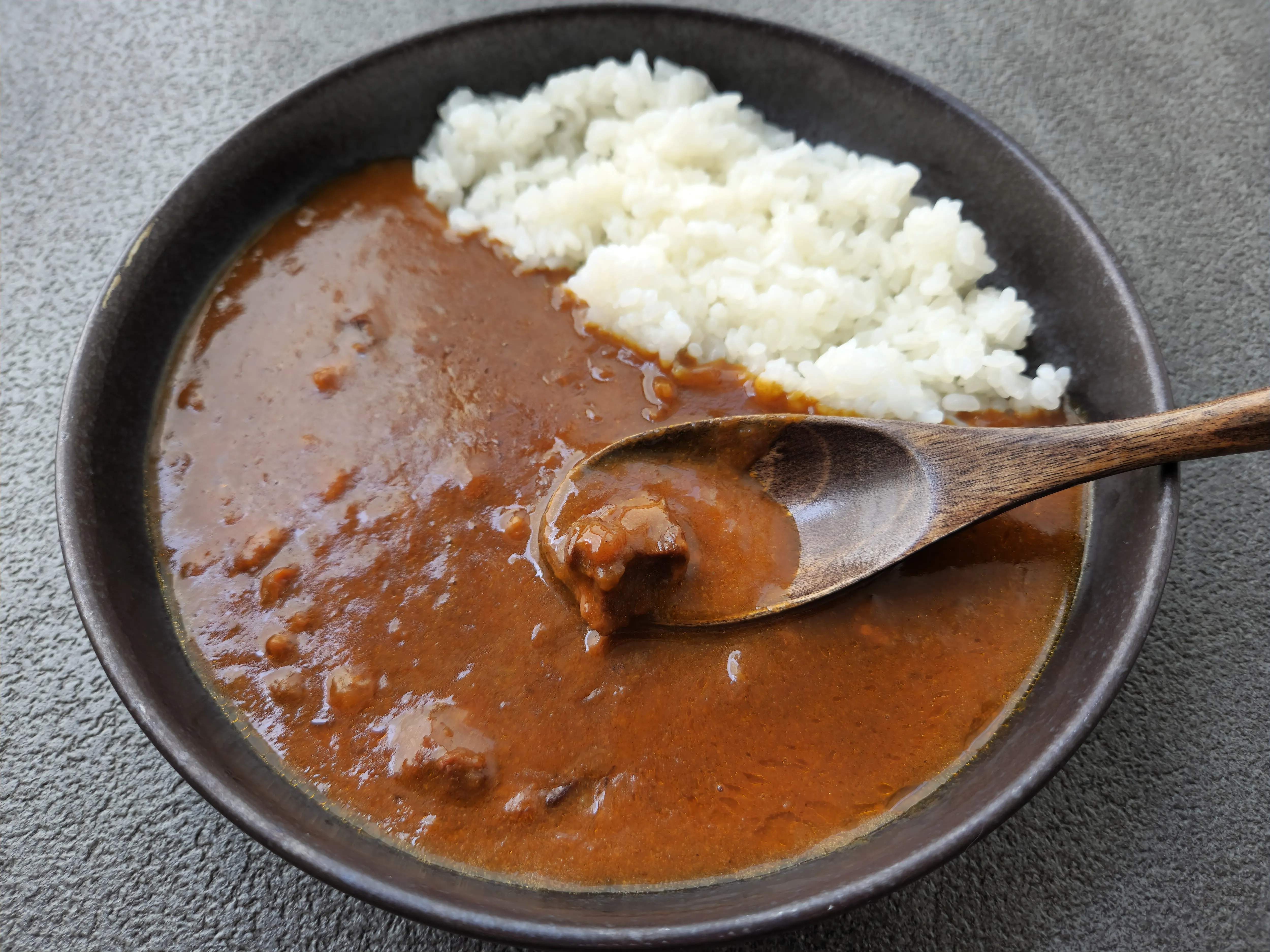 無印牛すじカレー盛り付け