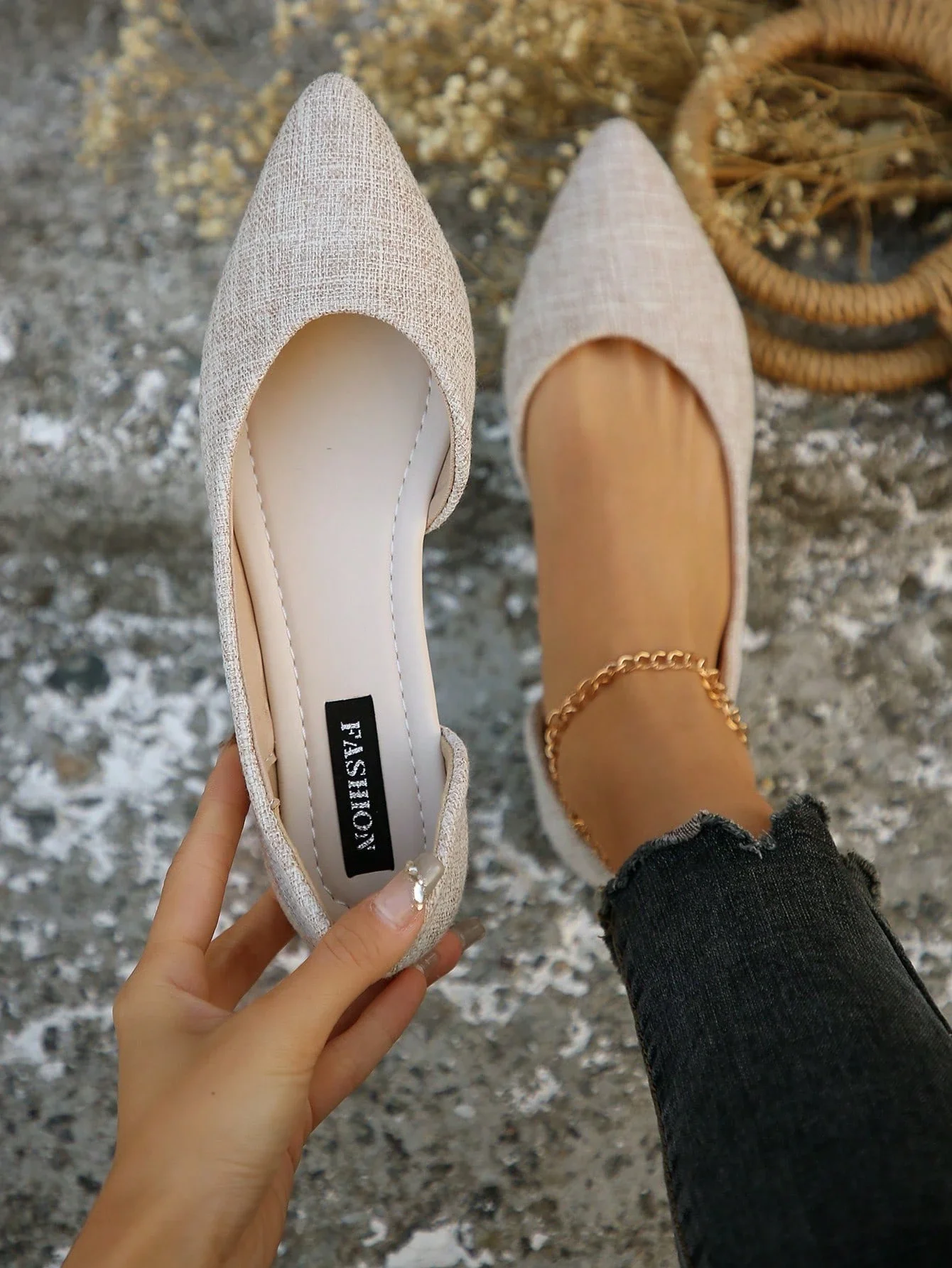 ポインテッドトゥフラットシューズ