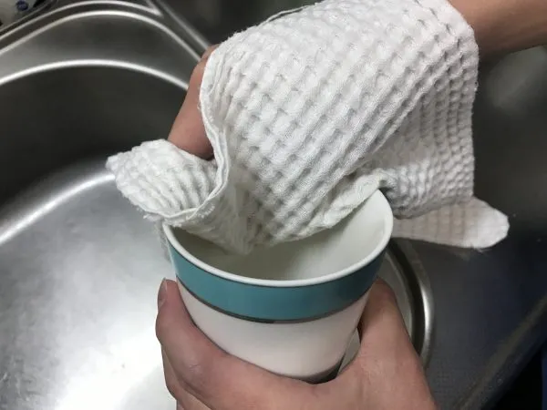 コップ　磨く