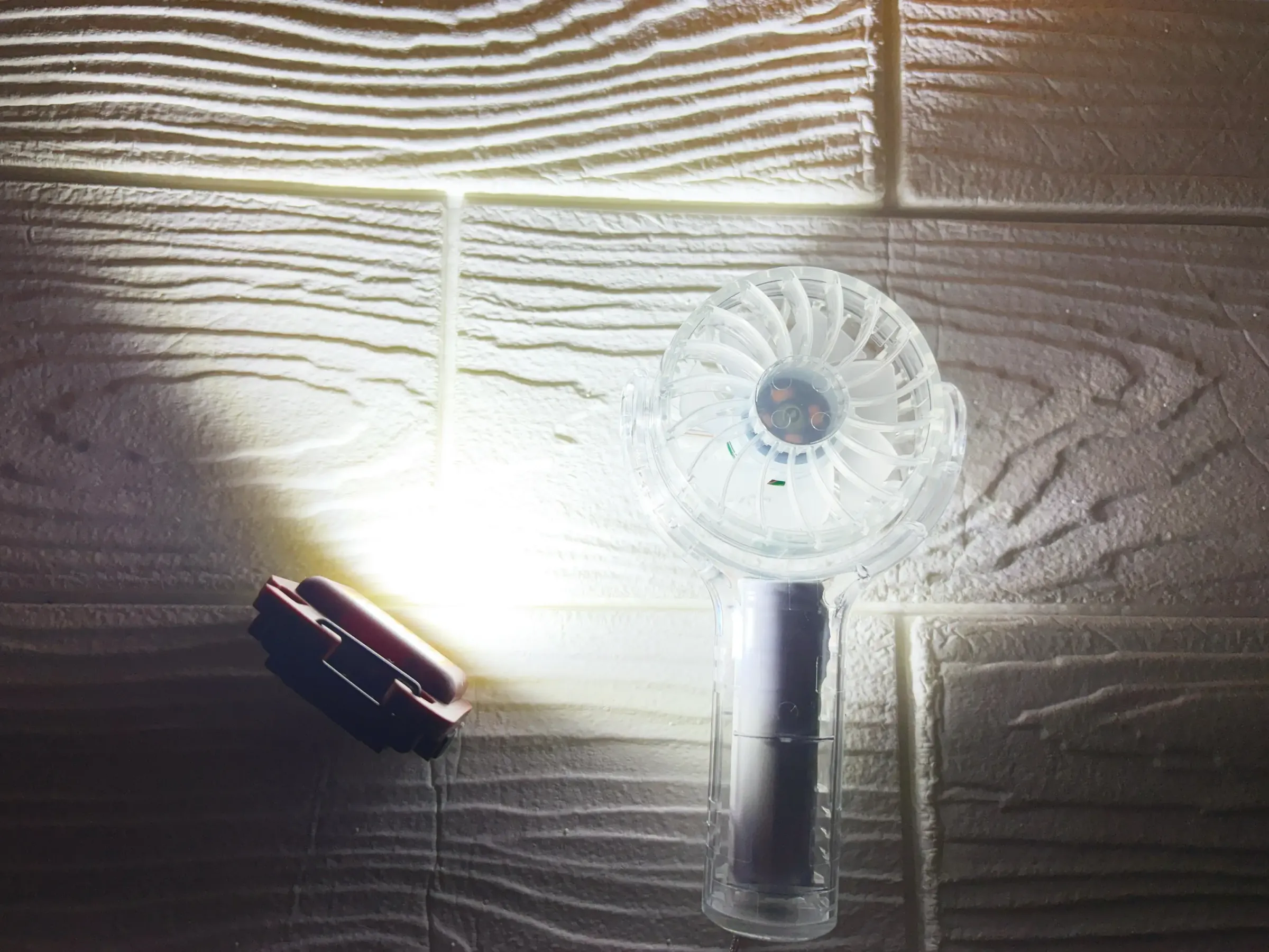 ダイソー充電式COBライト