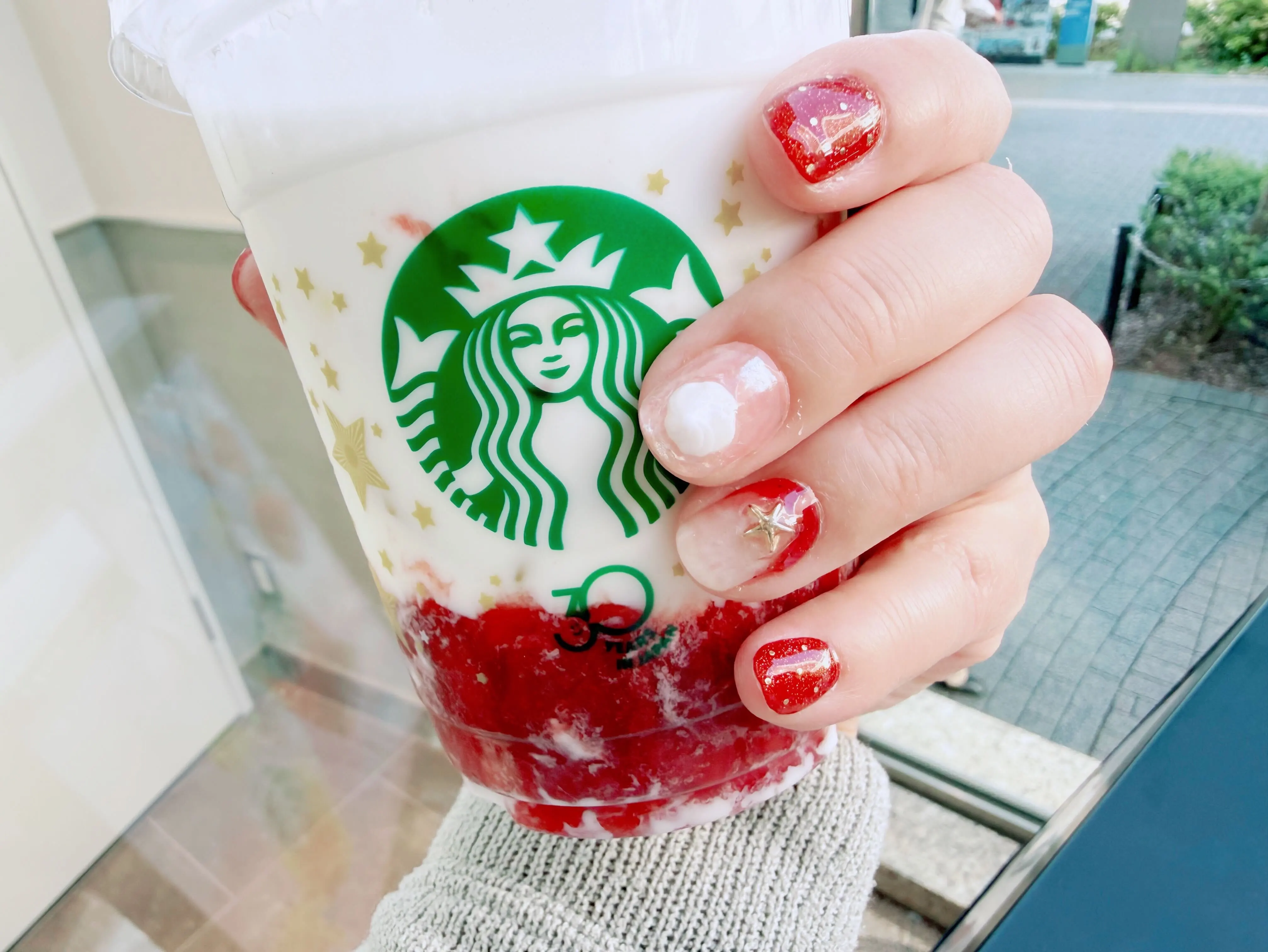 スタバからネイル！？【5/11発売】ohoraコラボのジェルタイプシールが