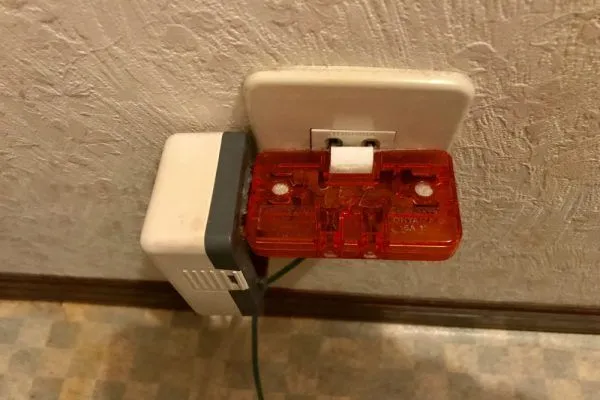 トイレの電源プラグを抜く