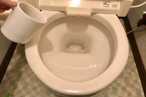 お湯を入れる