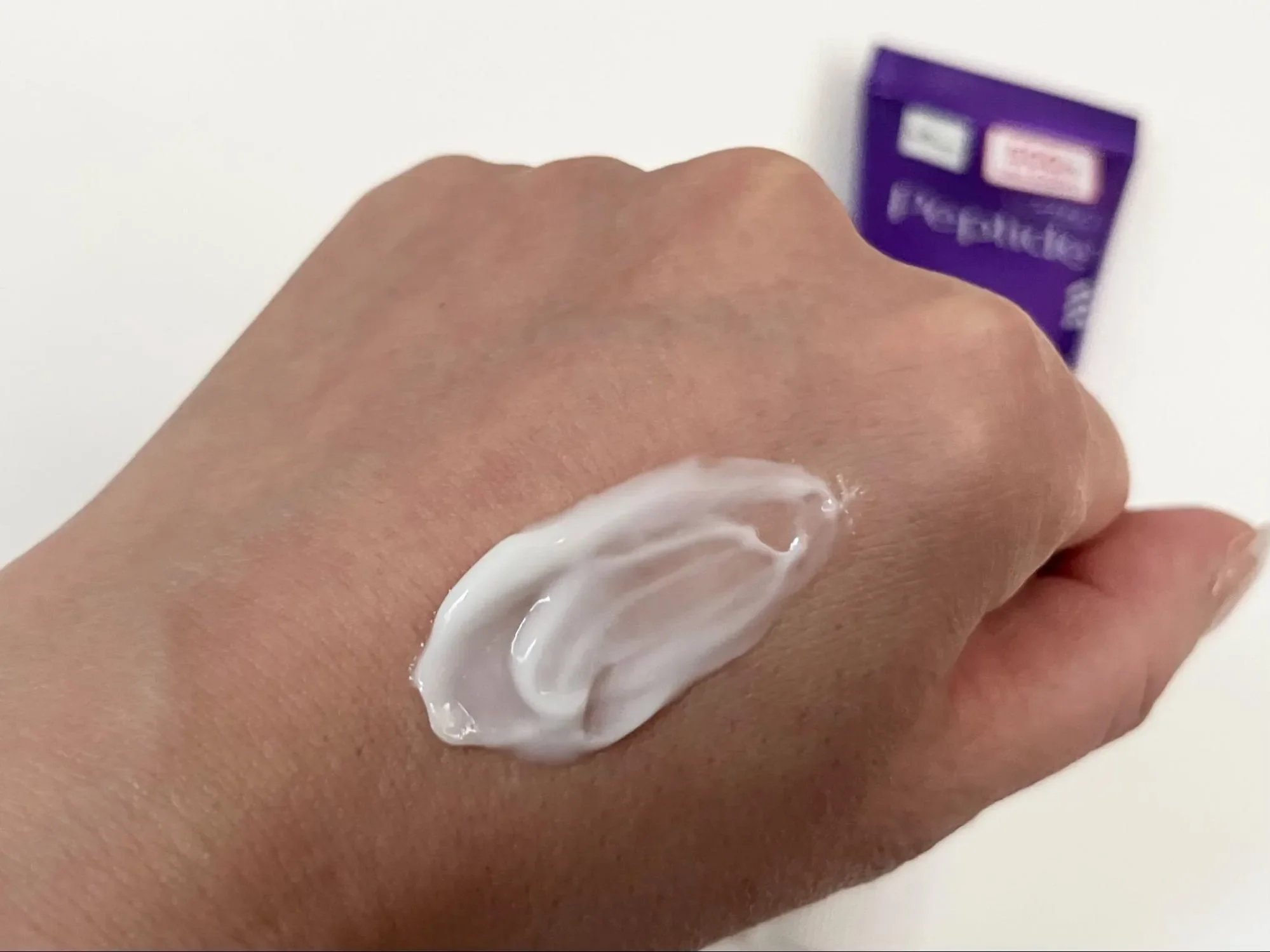 VT リードルS クリーム（ペプチド）のテクスチャー