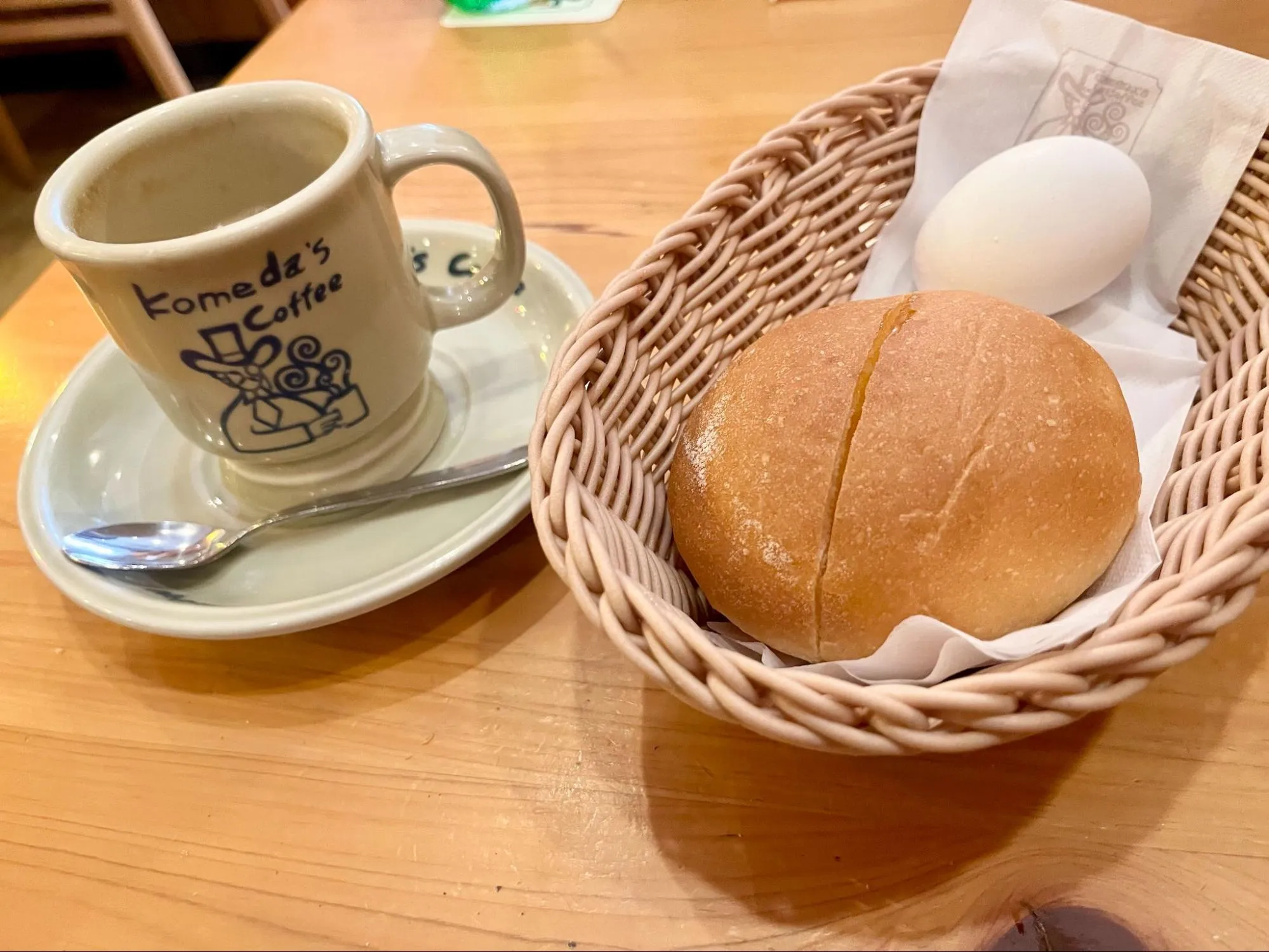 追加注文したローブパンとゆで卵