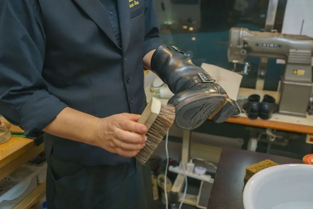 ワークブーツ洗い方/shoeshine Chum’s Bar/ブラッシング