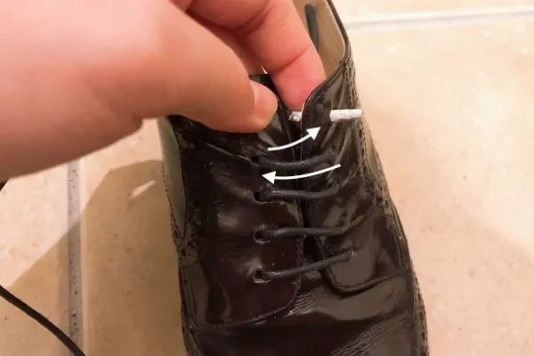 革靴/結び方/シングル/手順