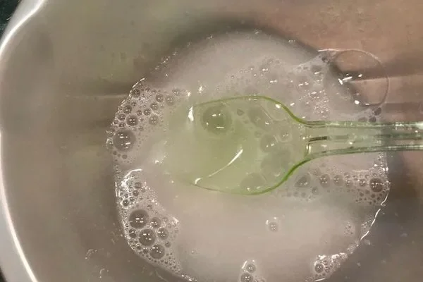 クレンザーを作る容器/スプーン/重曹/中性洗剤/クエン酸/水